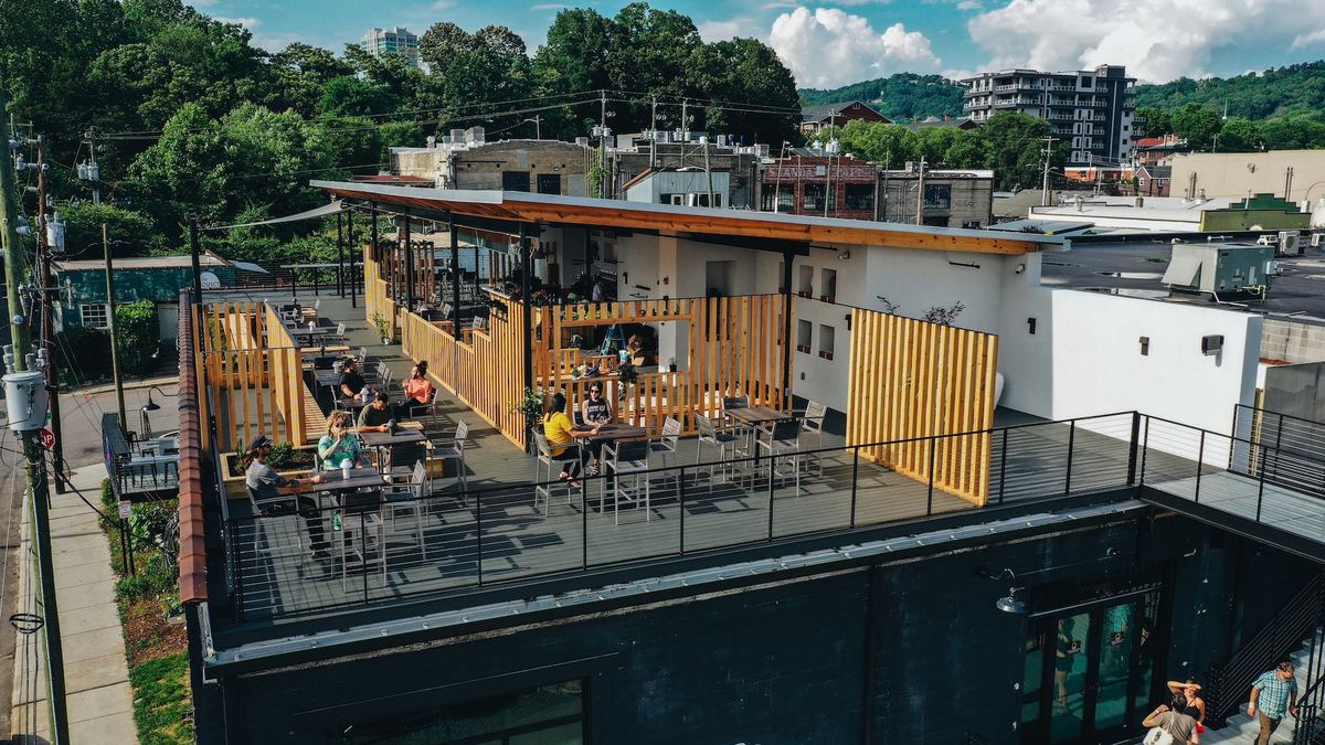 VISUALS Rooftop Bar — photo 2